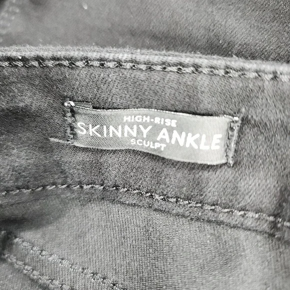 White House Black Market WOMENS SIZE 8 Black High Rise Skinny Ankle Sculpt Jeans - Picture 10 of 14